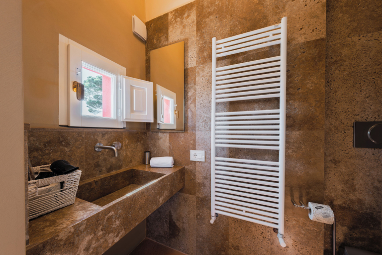 Bathroom 5, Imperial Paradise, Bari