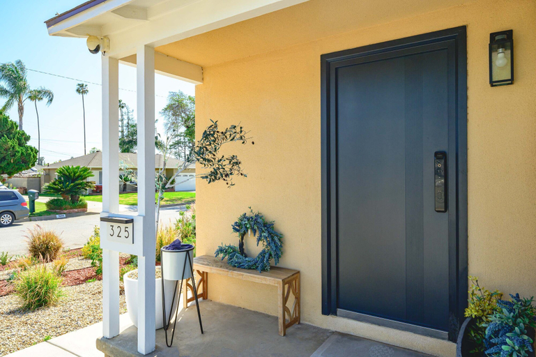 Room 3, Stylish New Home Bright Modern Fully Stocked, Los Angeles