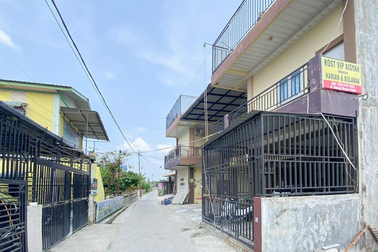 Exterior & Views 2, RedDoorz Syariah @ Aisyah Stabat, Langkat