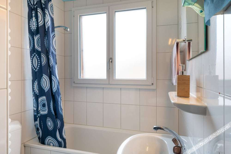 Bathroom 4, Lake Lodge Hostel, Interlaken