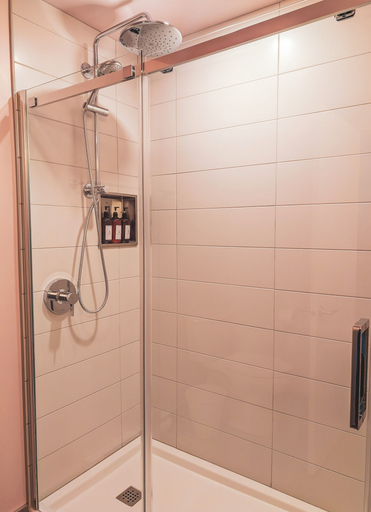 Bathroom 4, Terminus Hôtel, Communauté-Urbaine-de-Québec