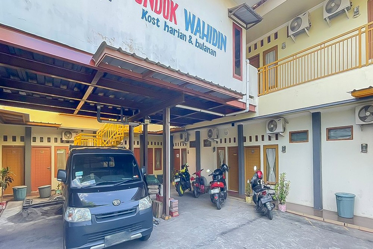 Exterior & Views 1, RedDoorz @ Wahidin Street Cirebon, Cirebon