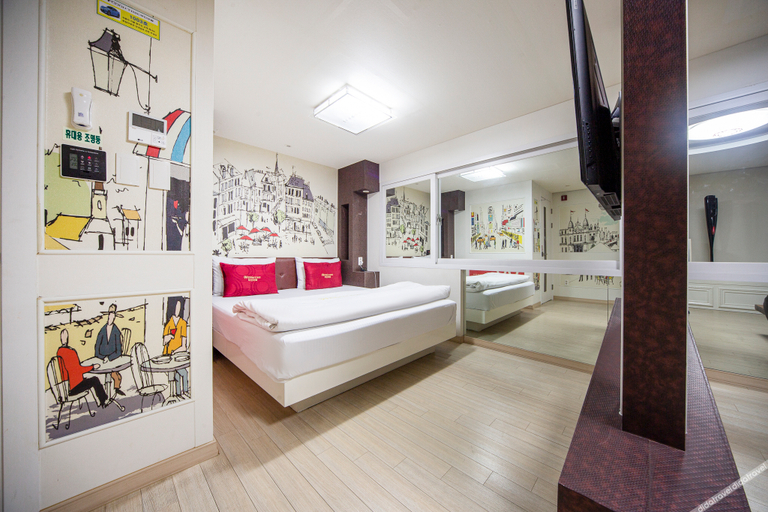 Bedroom 4, Gyeongsan W Good Time, Dong