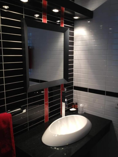 Bathroom 5, Hôtel L'Astrolabe, Pyrénées-Atlantiques