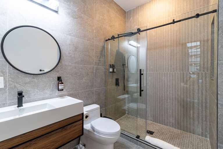 Bathroom, Thena Hotel - Chic and Cozy Studio, Philadelphia