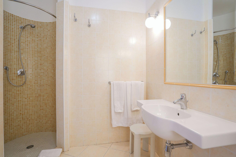 Bathroom 5, Hotel Scoglio del Leone, Vibo Valentia