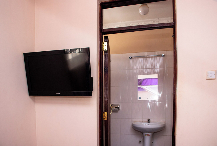 Bedroom 2, Superbreak Hotel, Kiminini