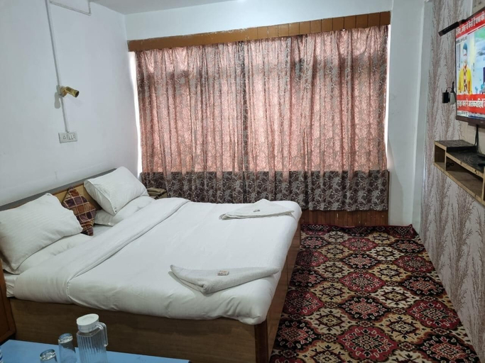 Bedroom 2, Central Hotel, Anantnag