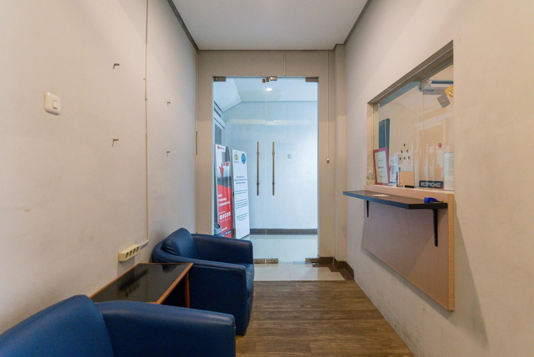 Public Area 3, RedDoorz Plus Syariah near Mall Pondok Indah, South Jakarta