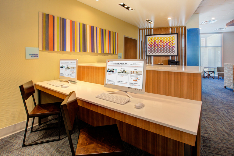 Public Area 3, Holiday Inn Express & Suites NEW CASTLE, Lawrence