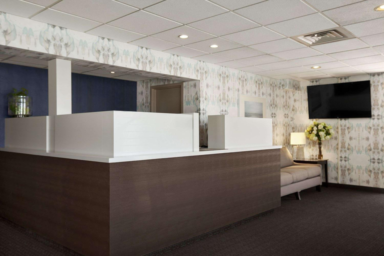 Public Area 2, Travelodge by Wyndham Hubbard OH, Trumbull
