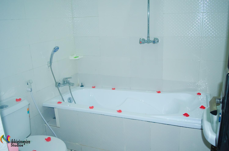 Bathroom 5, Pentagon International Hotel and Suites, Ikwerre