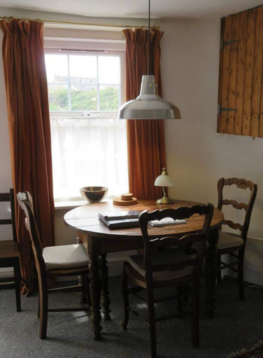 Dining 2, The Pepper Pot Sleeps 4 Sunlit Garden, Devon