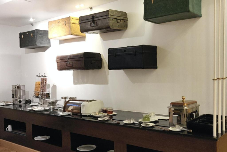 Food & Drinks 5, Bloom Boutique Gk-1, Delhi