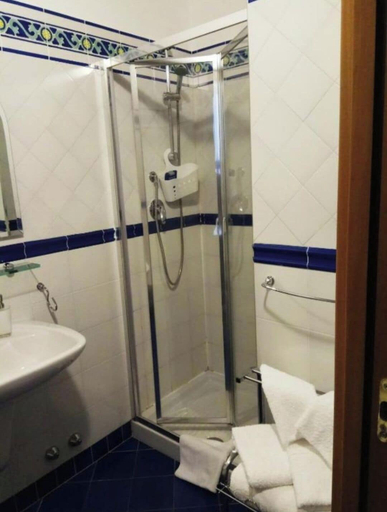 Bathroom 3, Amalfitani Salerno Centro, Salerno