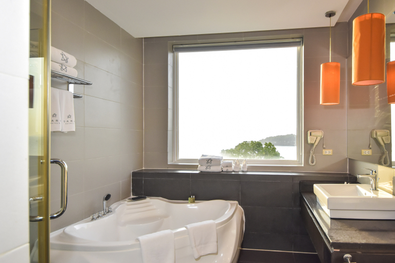 Bathroom 4, Independence Hotel by Dara, Sihanoukville
