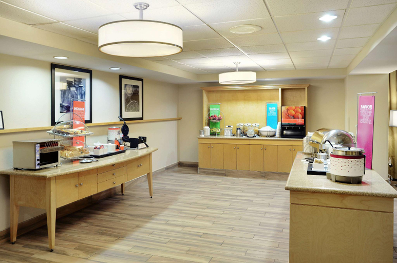Food & Drinks 5, Hampton Inn & Suites by Hilton Saint John, Saint John