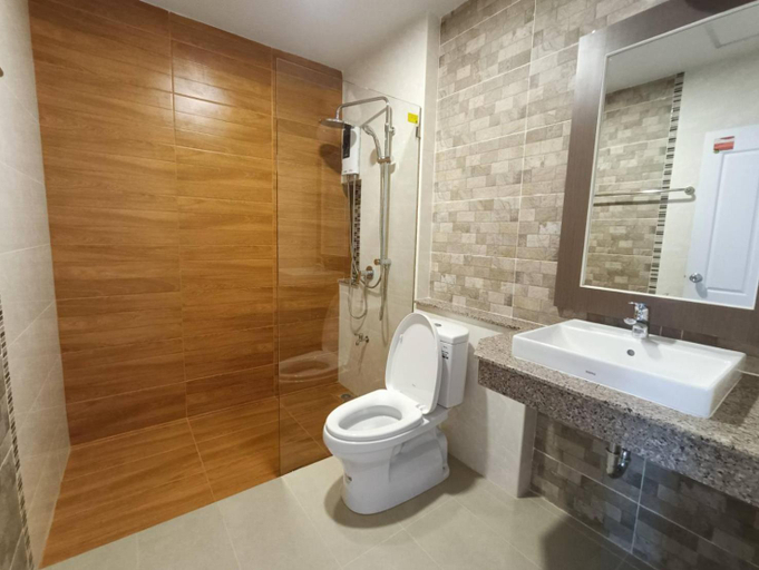 Bathroom 3, English Resotel: Inglis Resort, Muang Nakhon Si Thammarat