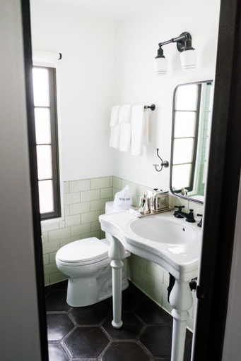 Bathroom 4, Ingleside Estate Hotel & Bungalows- Adults Only, Riverside