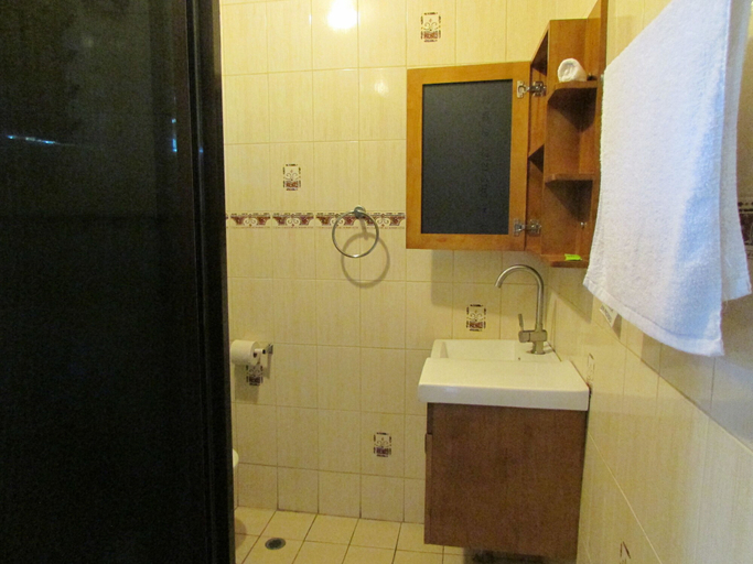 Bathroom 4, Wailoaloa Beach Resort Fiji, Ba