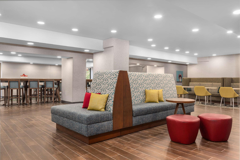 Public Area 3, Hampton Inn & Suites by Hilton Toronto Downtown, Toronto