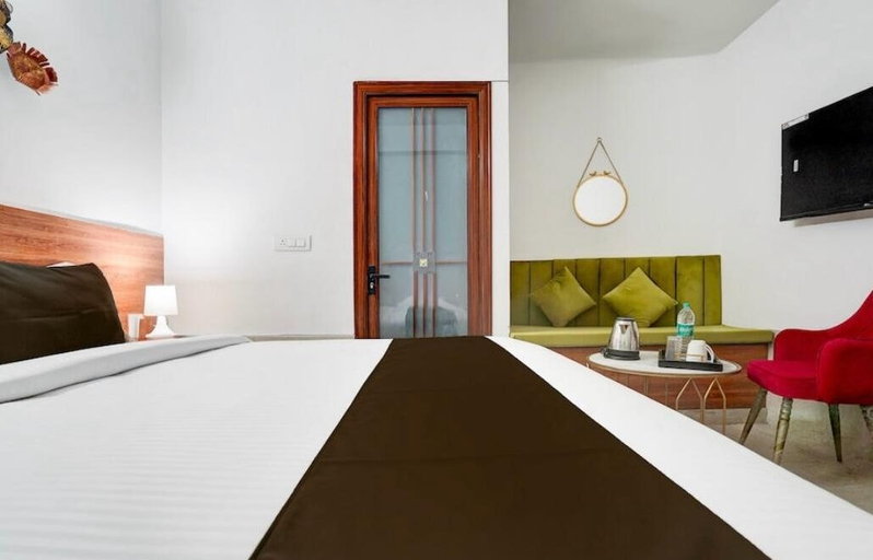 Bedroom 2, The Swarnim Hotel And Banquet, Gautam Buddha Nagar