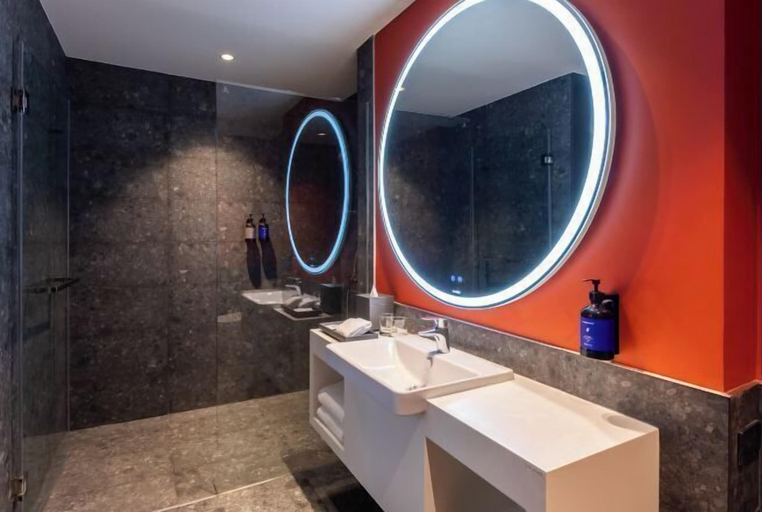 Bathroom 18