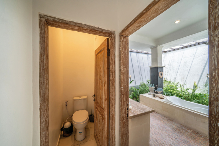 Bathroom 3, Villa Kangaroo Seminyak, Badung