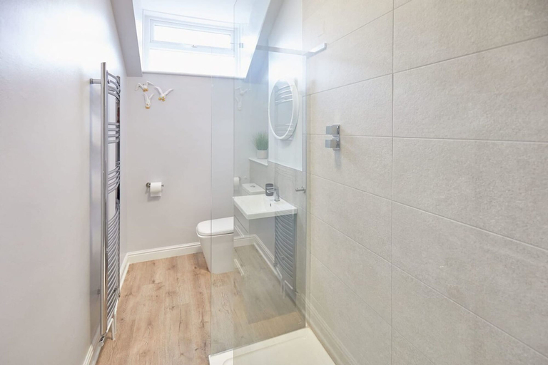 Bathroom 3, Host Stay The Avenue Victoria Apartment, North Yorkshire
