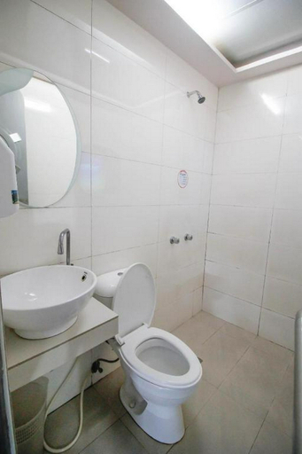Bathroom 4, Astrotel Cubao, Quezon City