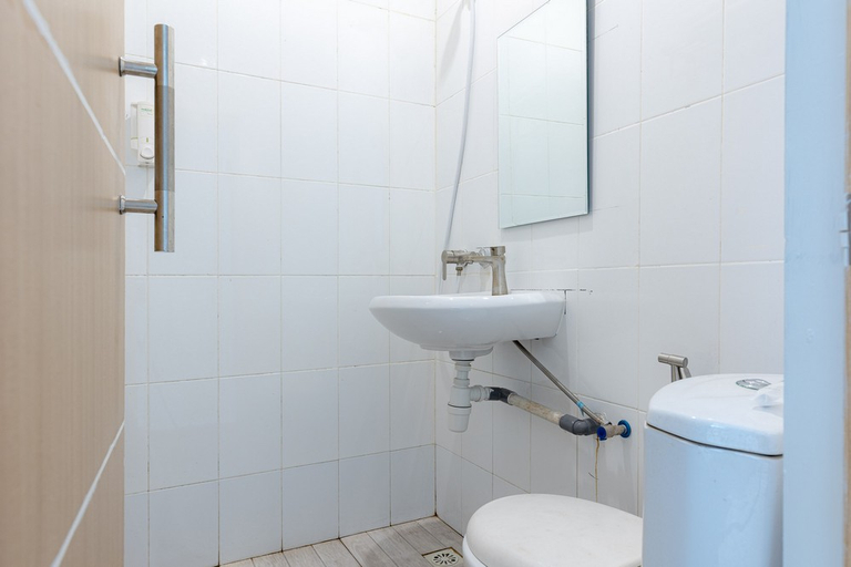 Bathroom 3, Sans Hotel Rumah Kita Daan Mogot, West Jakarta