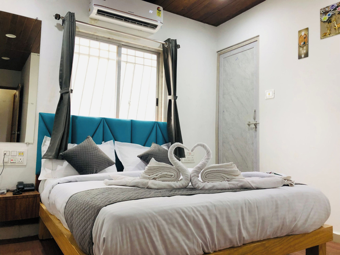 Bedroom 5, Hotel Silk, Surat
