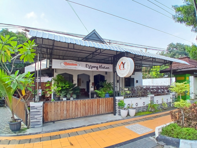 Exterior & Views 2, RedDoorz @ Ndalem Eyyang Syariah Stasiun Klaten, Klaten