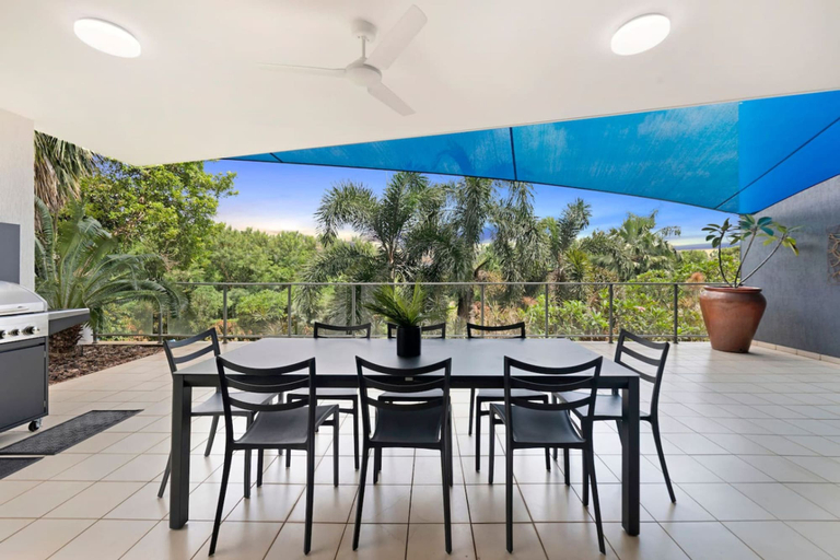 Room 2, Zen Saltwater Retreat Balcony Pool Seaview, Nightcliff
