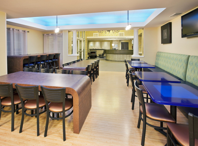 Food & Drinks 5, Holiday Inn Express & Suites BERKELEY by IHG, Alameda
