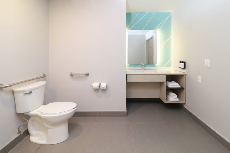 Bathroom 4, avid hotel FRESNILLO by IHG, Fresnillo