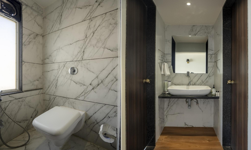 Bathroom 4, Treebo Prasha, Nashik