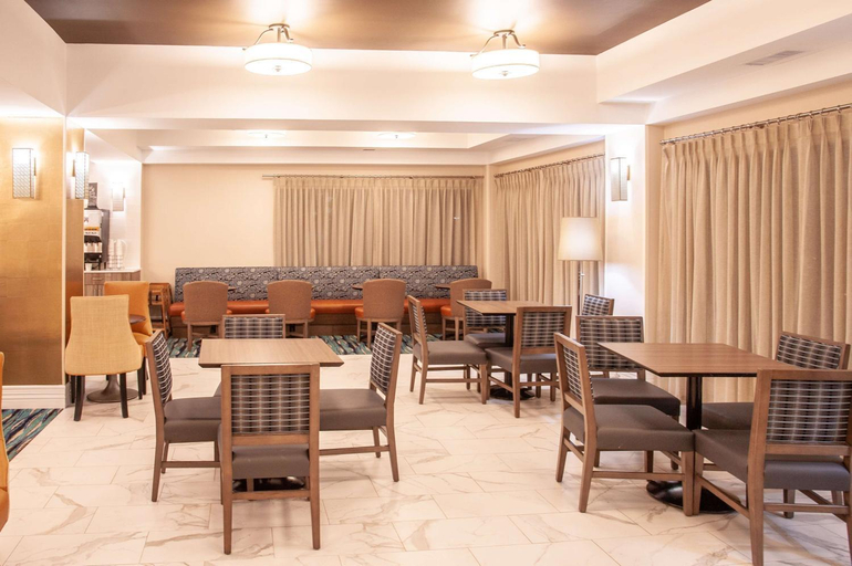 Food & Drinks 5, Hampton Inn & Suites Jackson Downtown-Coliseum, Hinds
