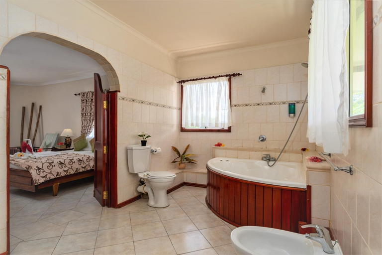 Bathroom 4, Carana Hilltop Villa - Seychelles