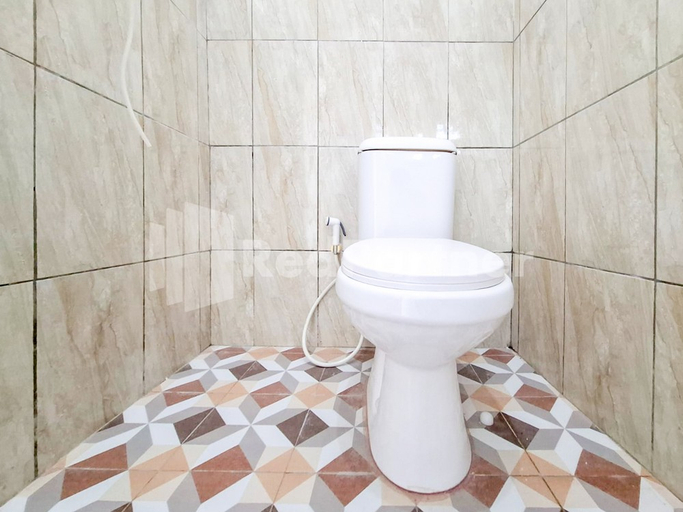 Bathroom 3, Janoko Guesthouse Syariah RedPartner, Rembang