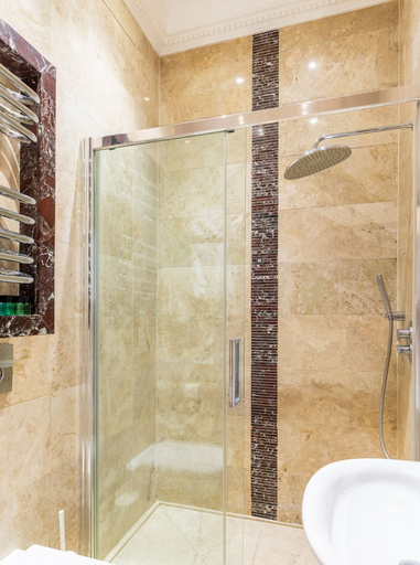 Bathroom 4, Griffin House Hotel, London