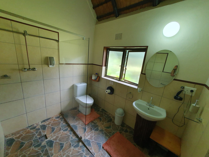 Bathroom 5, Thokozani Lodge, Ehlanzeni