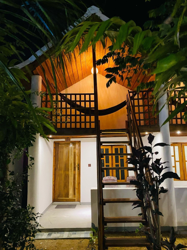 Exterior & Views, Beach Wave Hotel, Pothuvil