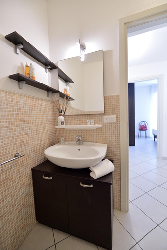 Bathroom 5, Bilocale con Balcone Mina 6, Rimini