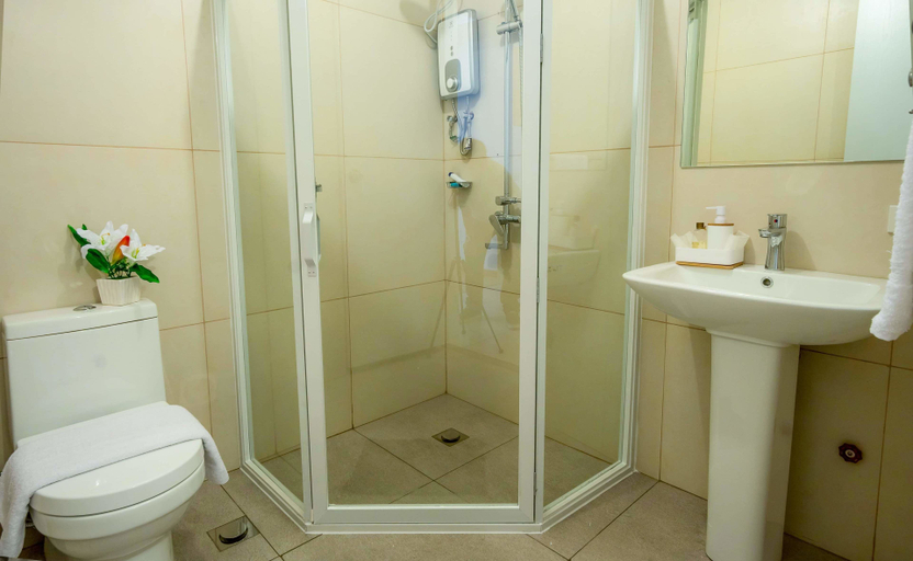 Bathroom 3, Sophia's Cedar Peak, Baguio City