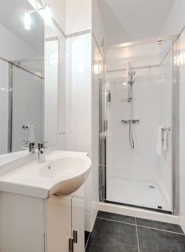 Bathroom 3, Les 15 Pins & La Mer - Riviera Escape Apartments with Pool & Garden, Alpes-Maritimes