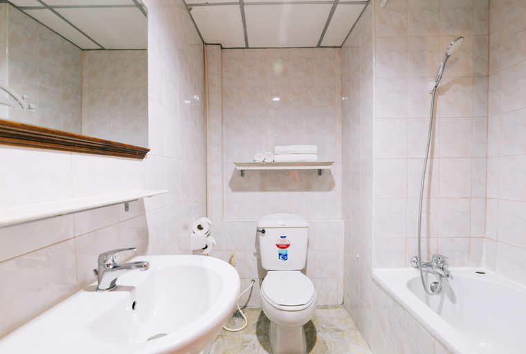 Bathroom 3, Kata Sun Beach Hotel, Pulau Phuket