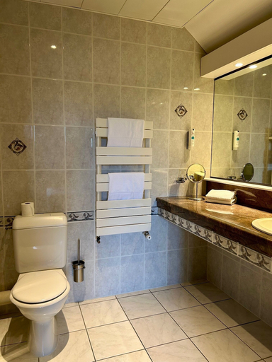 Bathroom 3, Hotel Marguerite, Côtes-d'Armor