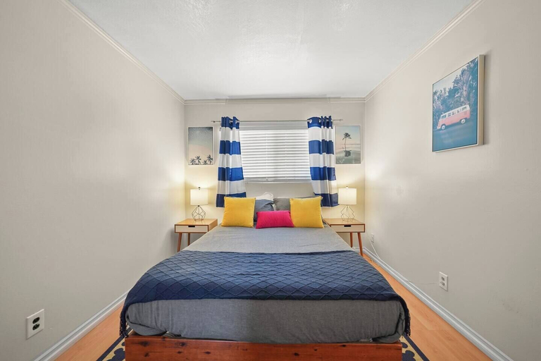 Room 4, 5 BR Jacuzzi Disney Knotts Beach, Los Angeles