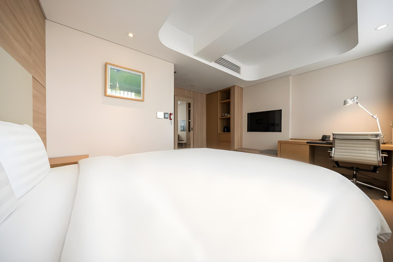Bedroom 13